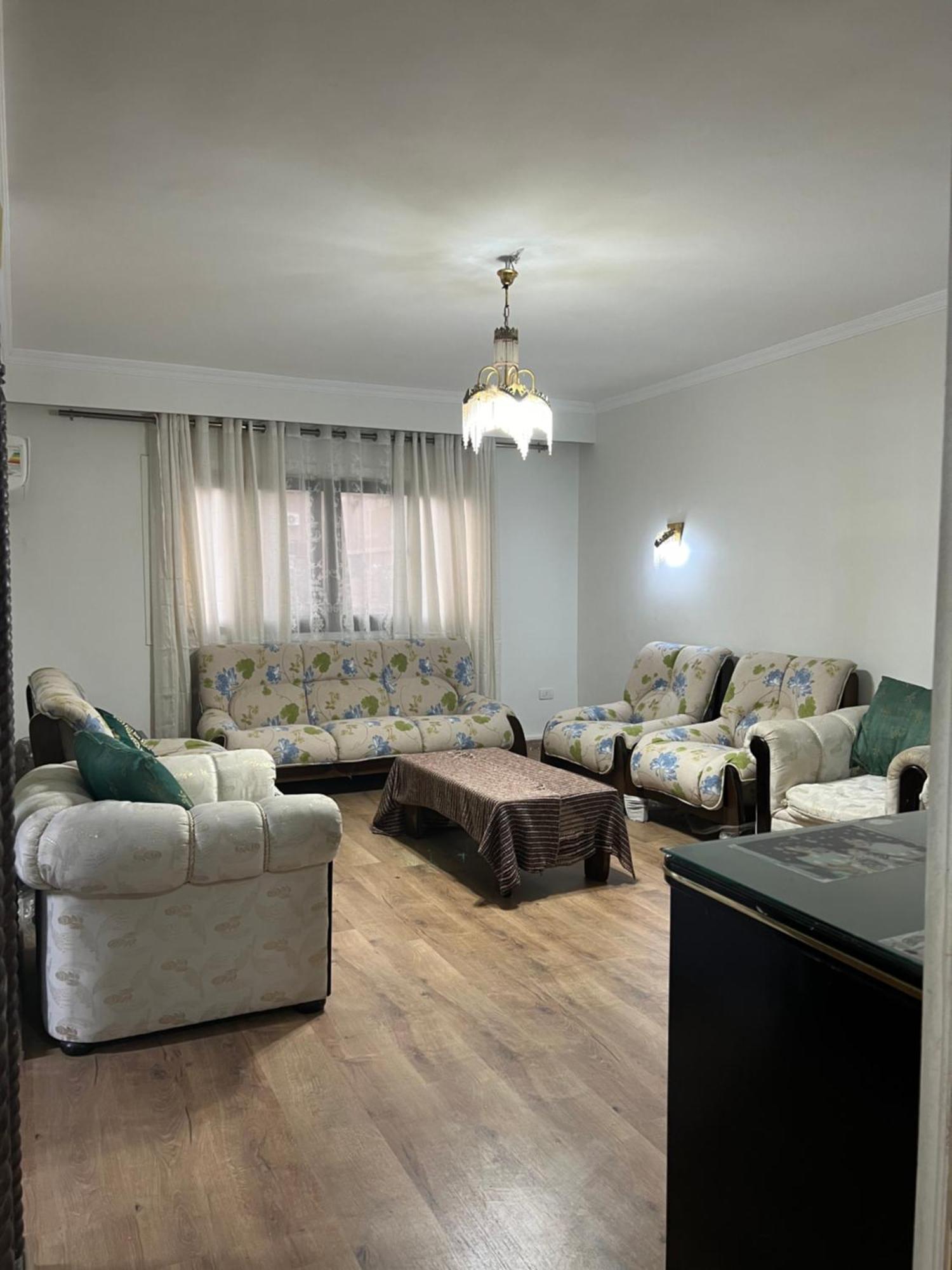 Close To Stars Centrally Located Cairo