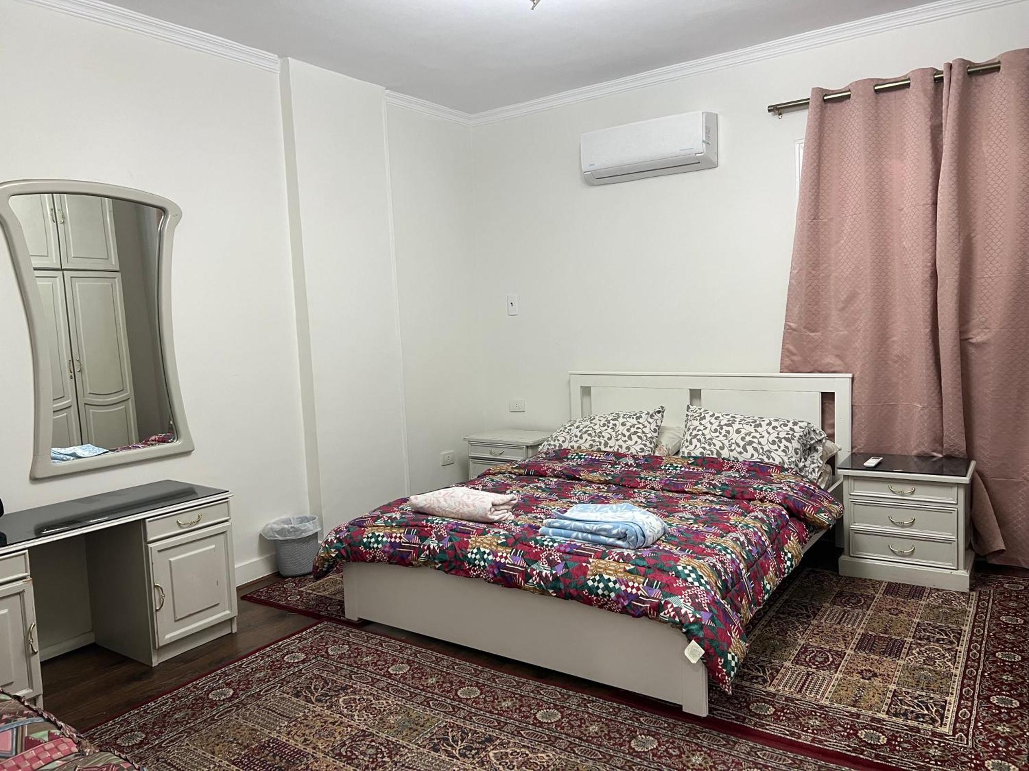 Apartment Close To Stars Centrally Located