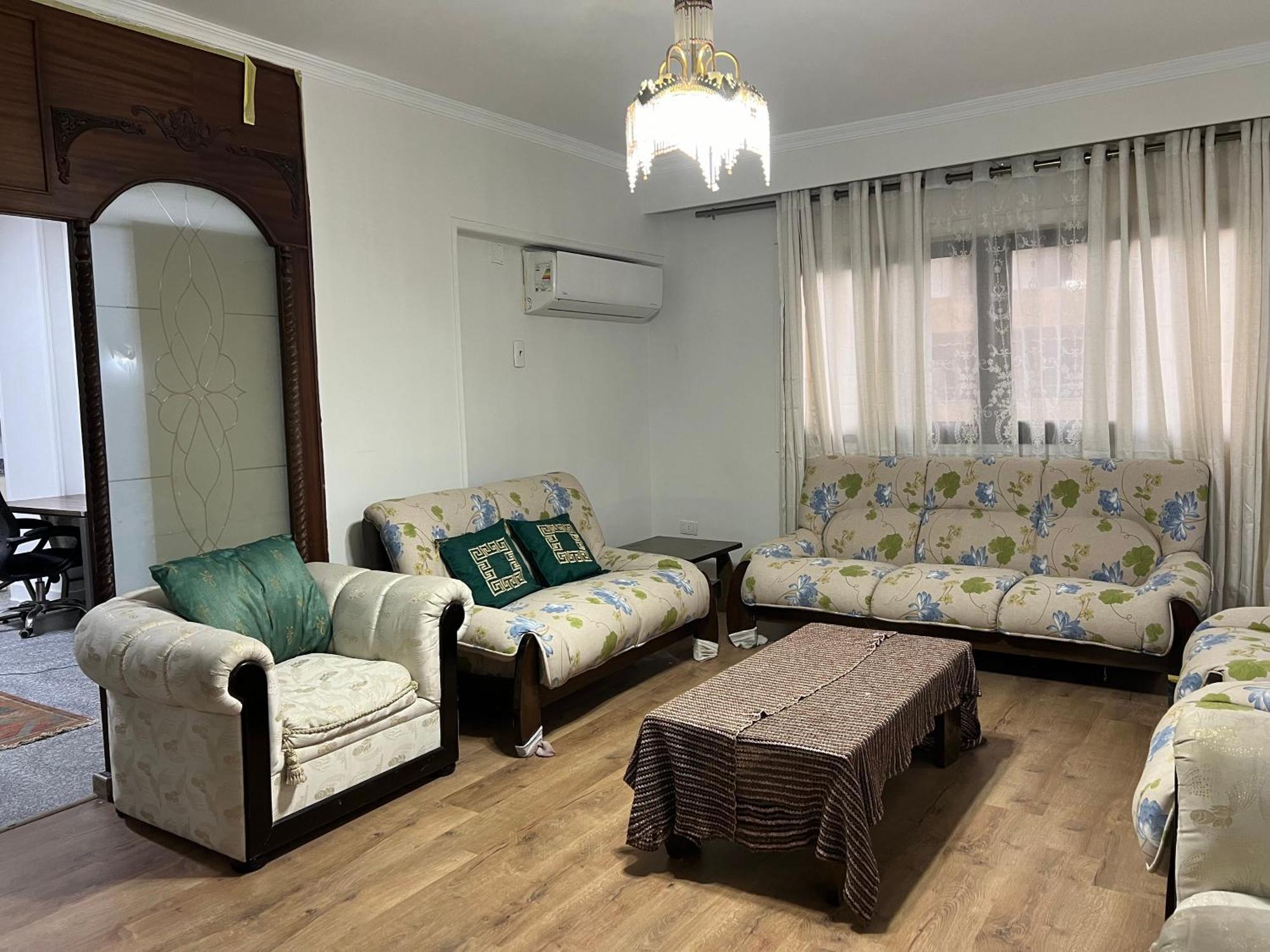 Apartment Close To Stars Centrally Located